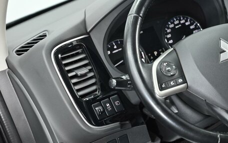 Mitsubishi Outlander III рестайлинг 3, 2015 год, 1 435 000 рублей, 9 фотография