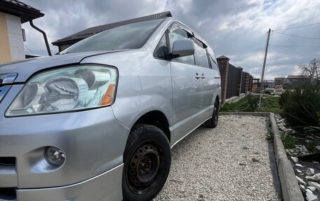 Toyota Noah III, 2003 год, 900 000 рублей, 2 фотография