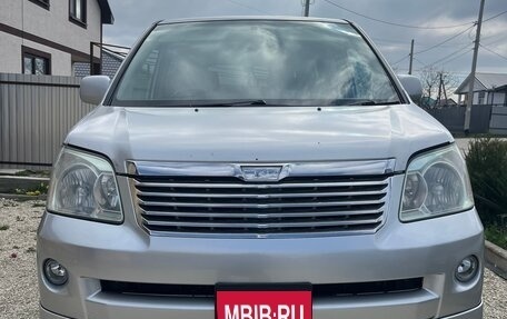 Toyota Noah III, 2003 год, 900 000 рублей, 1 фотография