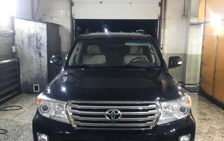 Toyota Land Cruiser 200, 2013 год, 4 000 000 рублей, 1 фотография