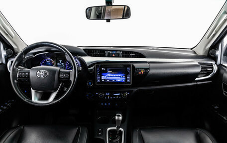 Toyota Hilux VIII, 2016 год, 3 399 000 рублей, 10 фотография