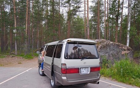 Toyota HiAce H100, 1991 год, 800 000 рублей, 3 фотография