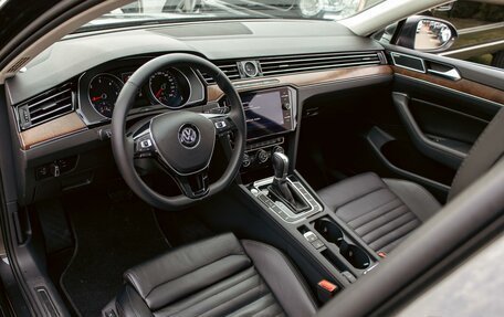 Volkswagen Passat B8 рестайлинг, 2018 год, 1 755 000 рублей, 13 фотография