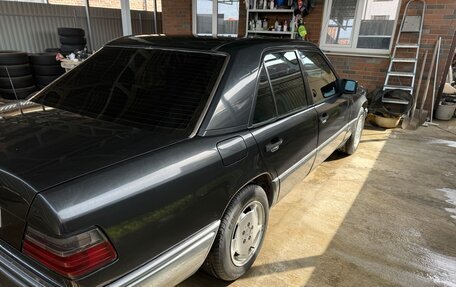 Mercedes-Benz E-Класс, 1995 год, 350 000 рублей, 4 фотография