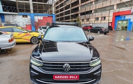 Volkswagen Tiguan II, 2021 год, 3 000 000 рублей, 1 фотография