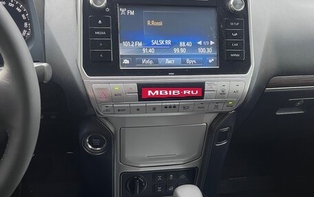 Toyota Land Cruiser Prado 150 рестайлинг 2, 2018 год, 5 100 000 рублей, 6 фотография