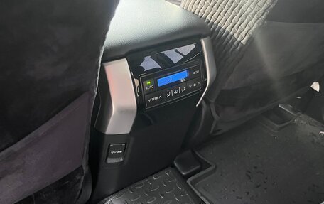 Toyota Land Cruiser Prado 150 рестайлинг 2, 2018 год, 5 100 000 рублей, 12 фотография