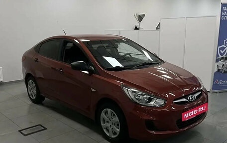 Hyundai Solaris II рестайлинг, 2012 год, 690 000 рублей, 3 фотография