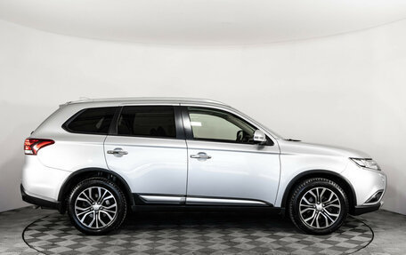 Mitsubishi Outlander III рестайлинг 3, 2018 год, 2 199 000 рублей, 4 фотография