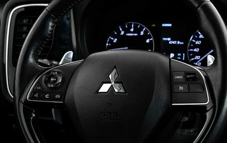 Mitsubishi Outlander III рестайлинг 3, 2018 год, 2 199 000 рублей, 12 фотография