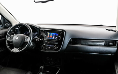 Mitsubishi Outlander III рестайлинг 3, 2018 год, 2 199 000 рублей, 9 фотография