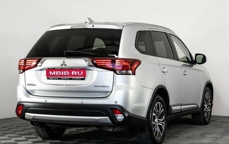 Mitsubishi Outlander III рестайлинг 3, 2018 год, 2 199 000 рублей, 5 фотография