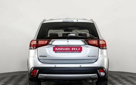 Mitsubishi Outlander III рестайлинг 3, 2018 год, 2 199 000 рублей, 6 фотография