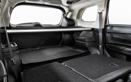 Mitsubishi Outlander III рестайлинг 3, 2018 год, 2 199 000 рублей, 23 фотография