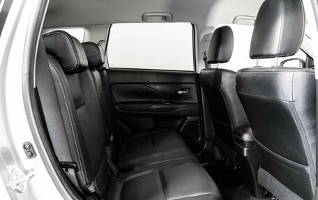 Mitsubishi Outlander III рестайлинг 3, 2018 год, 2 199 000 рублей, 21 фотография