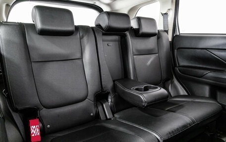 Mitsubishi Outlander III рестайлинг 3, 2018 год, 2 199 000 рублей, 22 фотография