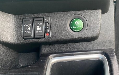 Honda Stepwgn IV, 2016 год, 2 000 000 рублей, 10 фотография