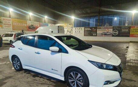 Nissan Leaf II, 2018 год, 2 000 000 рублей, 6 фотография