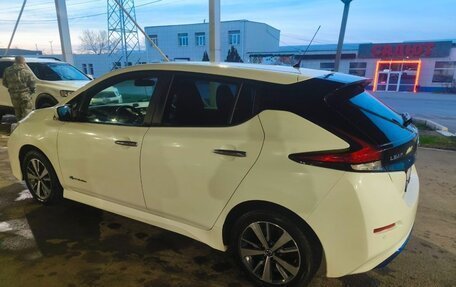 Nissan Leaf II, 2018 год, 2 000 000 рублей, 8 фотография