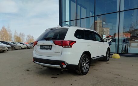 Mitsubishi Outlander III рестайлинг 3, 2018 год, 2 299 800 рублей, 6 фотография