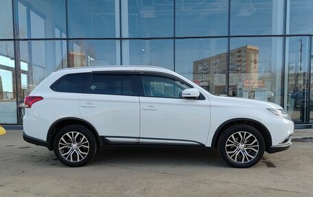 Mitsubishi Outlander III рестайлинг 3, 2018 год, 2 299 800 рублей, 5 фотография