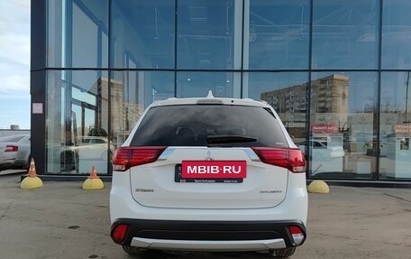 Mitsubishi Outlander III рестайлинг 3, 2018 год, 2 299 800 рублей, 7 фотография