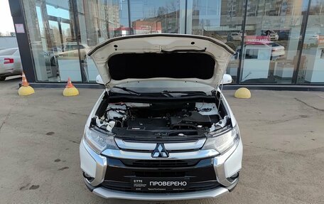 Mitsubishi Outlander III рестайлинг 3, 2018 год, 2 299 800 рублей, 11 фотография