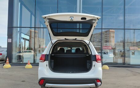 Mitsubishi Outlander III рестайлинг 3, 2018 год, 2 299 800 рублей, 12 фотография