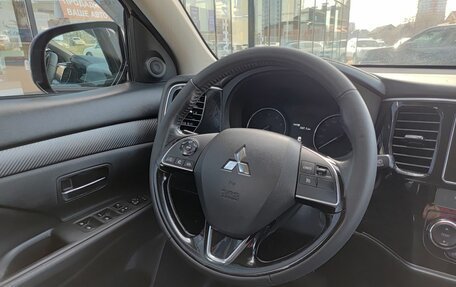 Mitsubishi Outlander III рестайлинг 3, 2018 год, 2 299 800 рублей, 23 фотография