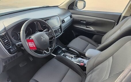 Mitsubishi Outlander III рестайлинг 3, 2018 год, 2 299 800 рублей, 20 фотография