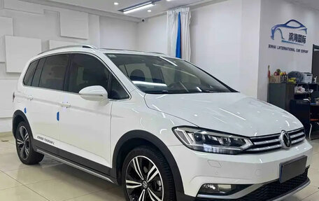 Volkswagen Touran III, 2022 год, 1 599 888 рублей, 3 фотография