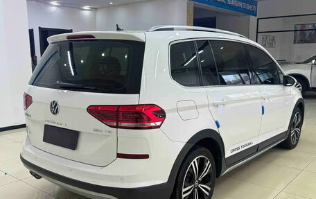 Volkswagen Touran III, 2022 год, 1 599 888 рублей, 4 фотография