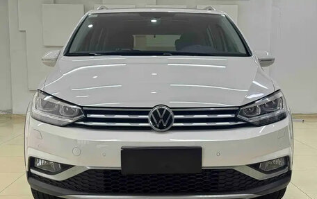 Volkswagen Touran III, 2022 год, 1 599 888 рублей, 2 фотография