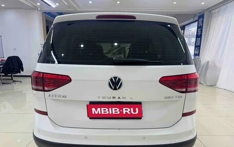 Volkswagen Touran III, 2022 год, 1 599 888 рублей, 5 фотография