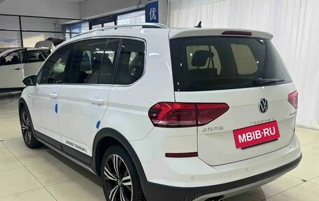 Volkswagen Touran III, 2022 год, 1 599 888 рублей, 6 фотография