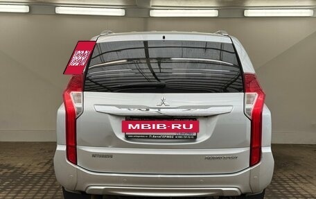 Mitsubishi Pajero Sport III рестайлинг, 2018 год, 3 050 000 рублей, 3 фотография