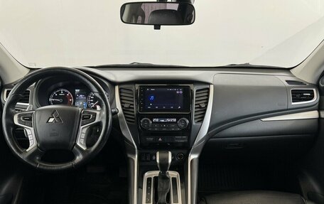 Mitsubishi Pajero Sport III рестайлинг, 2018 год, 3 050 000 рублей, 5 фотография