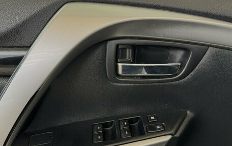 Mitsubishi Pajero Sport III рестайлинг, 2018 год, 3 050 000 рублей, 11 фотография