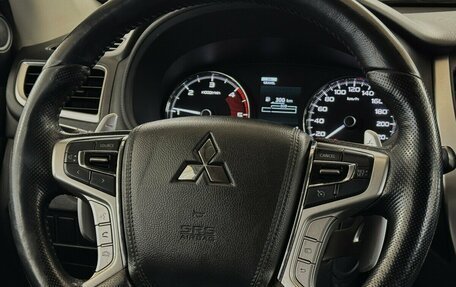 Mitsubishi Pajero Sport III рестайлинг, 2018 год, 3 050 000 рублей, 9 фотография