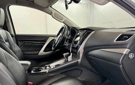 Mitsubishi Pajero Sport III рестайлинг, 2018 год, 3 050 000 рублей, 12 фотография