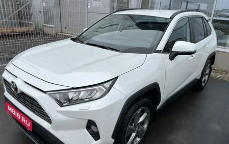 Toyota RAV4, 2021 год, 3 500 000 рублей, 13 фотография