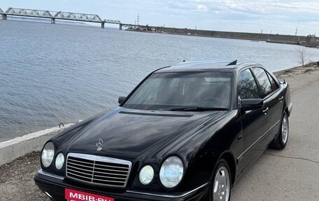 Mercedes-Benz E-Класс, 1996 год, 510 000 рублей, 1 фотография