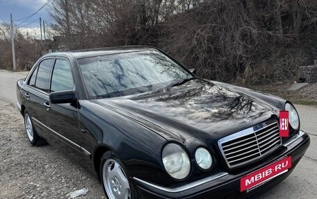 Mercedes-Benz E-Класс, 1996 год, 510 000 рублей, 3 фотография