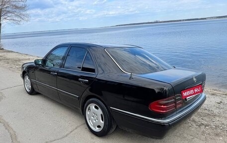 Mercedes-Benz E-Класс, 1996 год, 510 000 рублей, 4 фотография