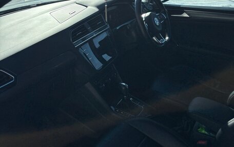 Volkswagen Tiguan II, 2018 год, 2 450 000 рублей, 4 фотография