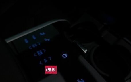 Toyota Camry, 2023 год, 3 700 000 рублей, 10 фотография