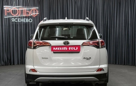 Toyota RAV4, 2018 год, 2 998 000 рублей, 6 фотография