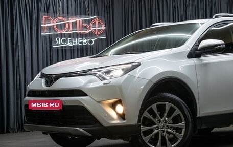 Toyota RAV4, 2018 год, 2 998 000 рублей, 24 фотография