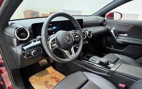 Mercedes-Benz A-Класс, 2022 год, 2 300 000 рублей, 11 фотография