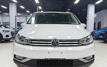 Volkswagen Touran III, 2023 год, 1 530 750 рублей, 2 фотография